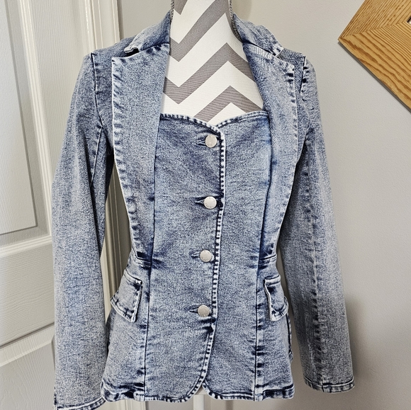 Venus Sweatheart Denim Jacket - Picture 2 of 4